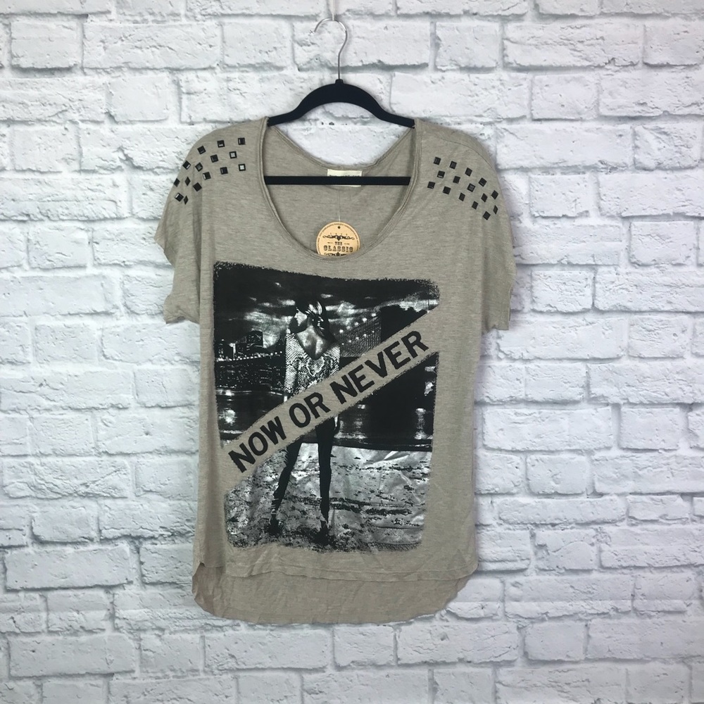 Graphic Fashion tee with Vintage Vibes